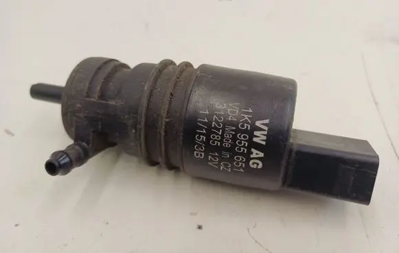 Volkswagen Jetta V Windscreen/windshield washer pump 1K5955651