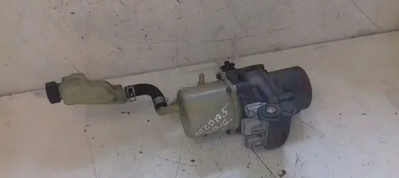Mazda 5 Power steering pump mounting bracket 