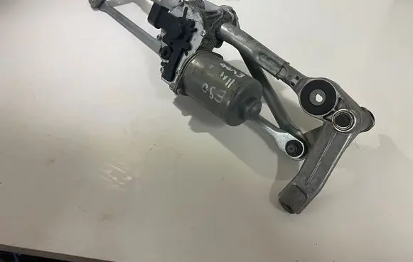 BMW 3 E90 E91 Front wiper linkage 697826304