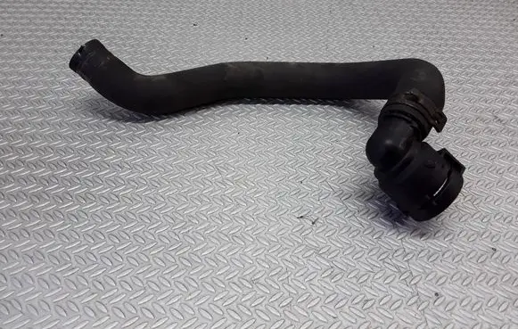 Volkswagen Touran I Engine coolant pipe/hose