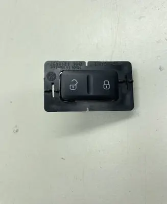 Volkswagen Jetta VI Central locking switch button 5C6962125B 100412