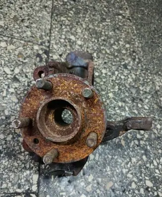 Front wheel hub