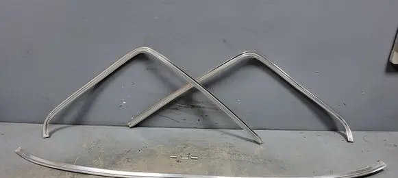 Mercedes-Benz 200 300 W123 Rear side glass trim 