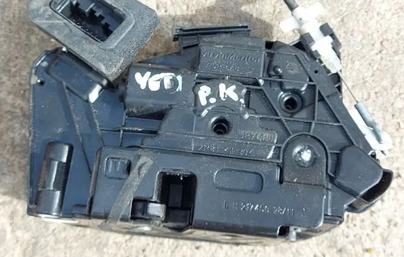 Skoda Yeti (5L) Front door lock 5K2837015D