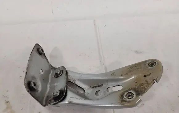 Skoda Octavia Mk2 (1Z) Fender mounting bracket 1Z0821142A 2208