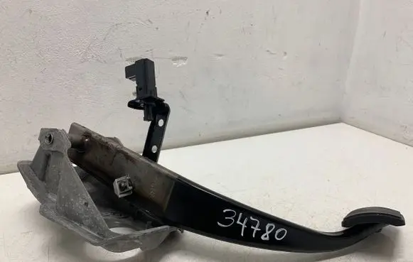 Jeep Grand Cherokee Brake pedal 04581656AA 5G131