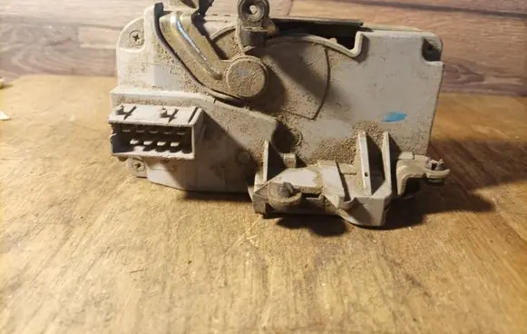 Peugeot 406 Front door lock