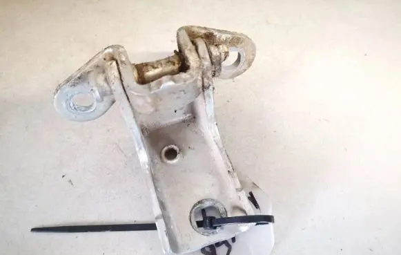 Ford Mondeo Mk III Rear door lower hinge 93bbf26807ak