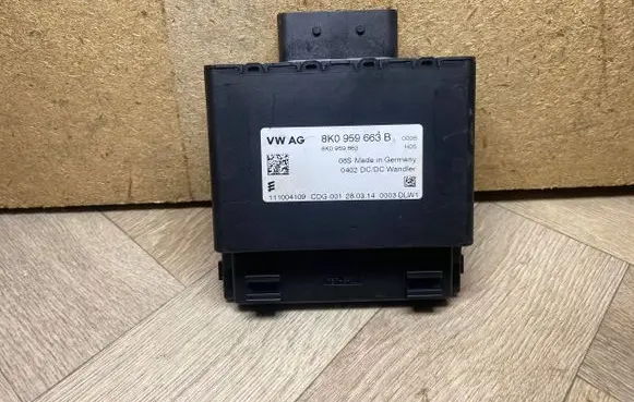 Audi A5 8T 8F Voltage converter/converter module 8K0959663B 8K0959663