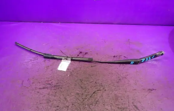 Audi A4 S4 B8 8K Front wiper blade arm 8K1955408