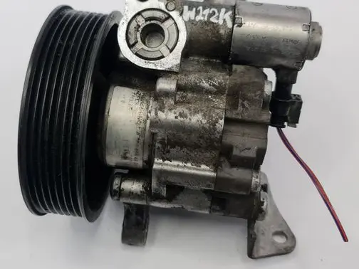 Mercedes-Benz E W212 Power steering pump A0064664801