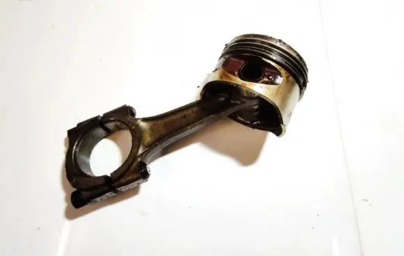 Citroen Xsara Piston with connecting rod