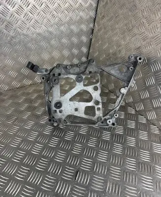 Engine mounting bracket