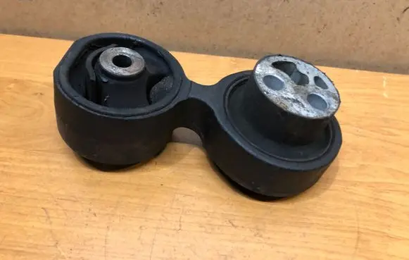 Honda Accord Engine mount bracket