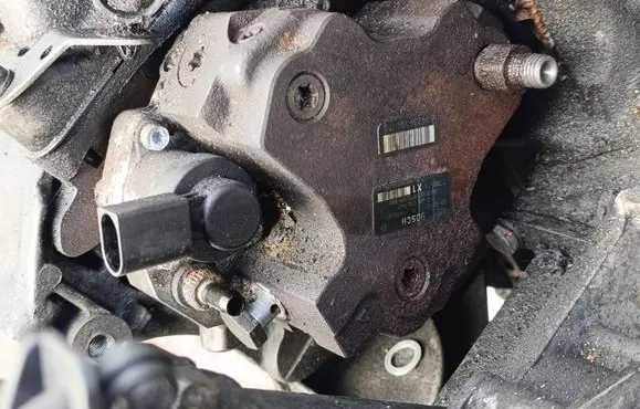 BMW 3 E90 E91 Fuel injection high pressure pump 7788670 0445010045