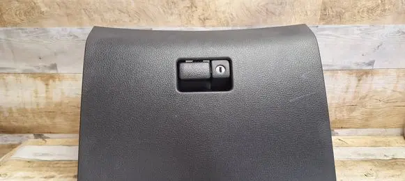 Suzuki Liana Glove box