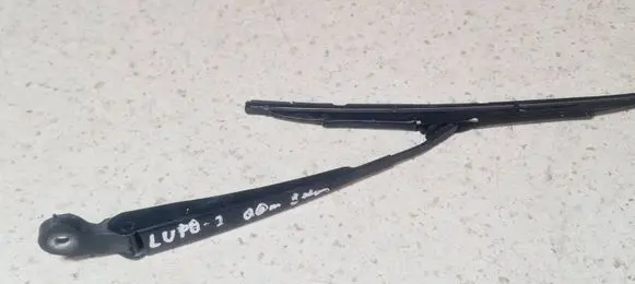 Rear wiper blade arm