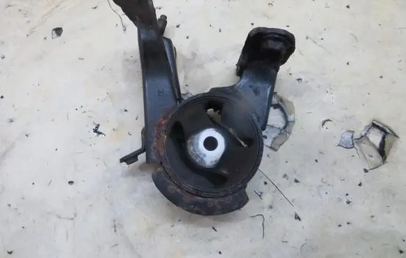 Toyota Aurion II Engine mount vacuum valve KRIS235789