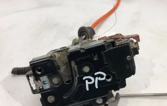Audi A3 S3 8P Front door lock 4E1837016