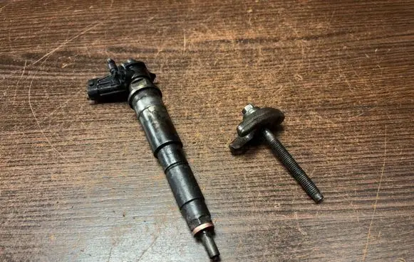 Renault Trafic II (X83) Fuel injector 824009398 H824009398