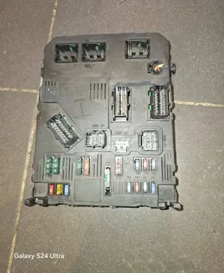 Peugeot 206 Fuse module 9652474780 S11808524 08577742620