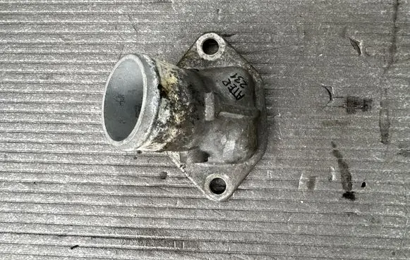 Nissan Terrano Thermostat housing 110605S900