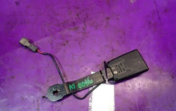 Renault Clio III Front seatbelt buckle 
