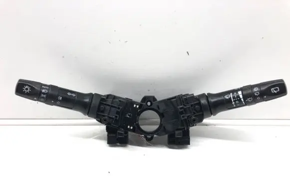 Wiper turn signal indicator stalk/switch