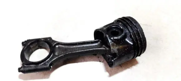 Opel Vectra B Piston with connecting rod 645