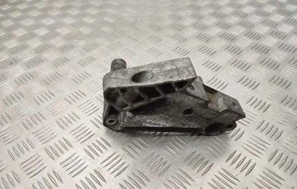 Volkswagen Touran III Engine mounting bracket 04L199207