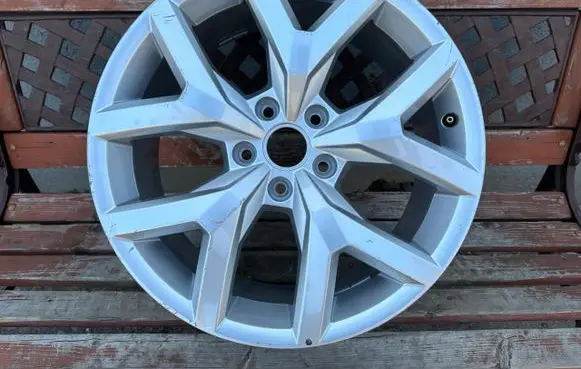 Volkswagen Amarok II R19 alloy rim 