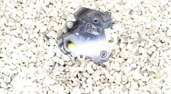 BMW X3 E83 Fuel injection high pressure pump 7788670 0445010045