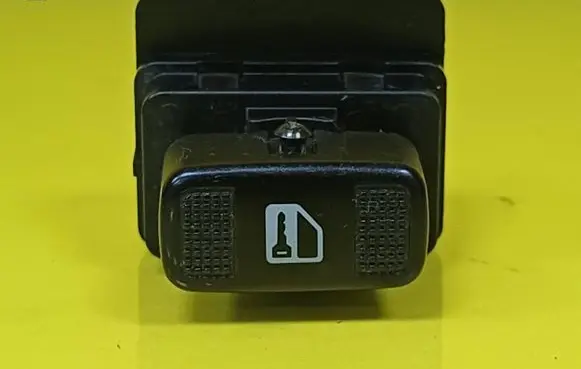 KIA Carnival Central locking switch button 621W04960