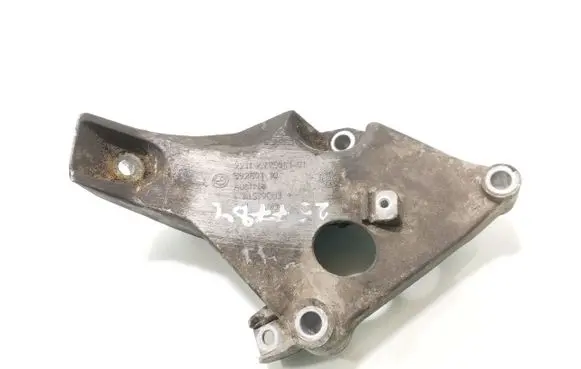 BMW 3 E90 E91 Engine mounting bracket 6775041