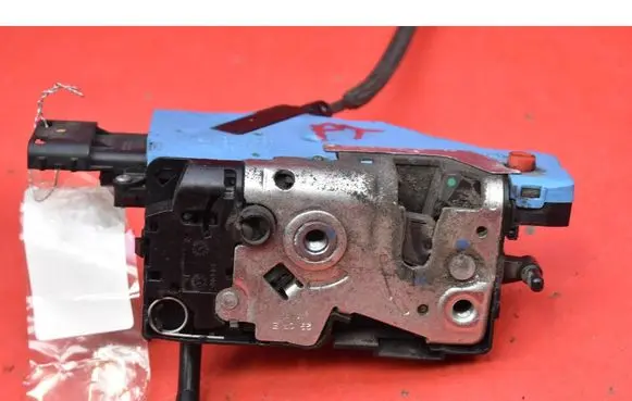 Peugeot 207 CC Rear door lock 24099158
