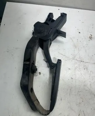 Mercedes-Benz E W211 Accelerator throttle pedal A2033000104