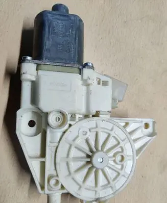 Mercedes-Benz GLA W156 Front door window regulator motor A2469065100