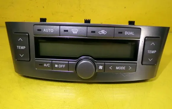 Toyota Avensis T250 Climate control unit MB146570