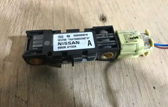 Nissan Primera Airbag deployment crash/impact sensor 0285003019 98830AY00A