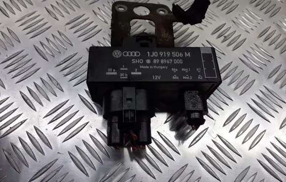 Skoda Fabia Mk1 (6Y) Coolant fan relay 1J0919506M