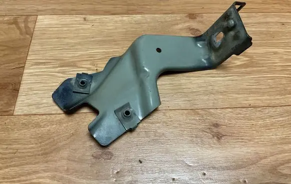 Opel Insignia A Fender mounting bracket 0531