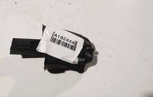 Steering wheel buttons/switches