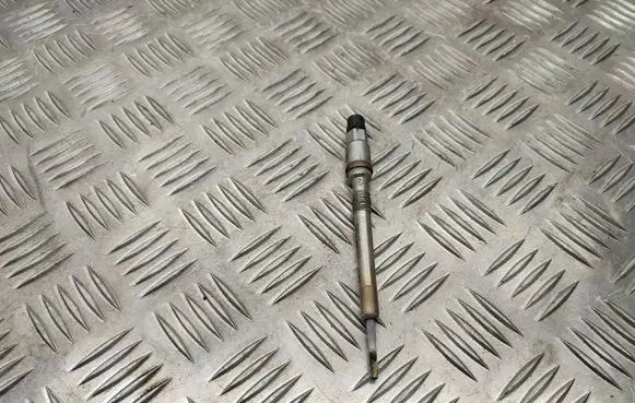Volkswagen Touran III Glow plug 03L905061G