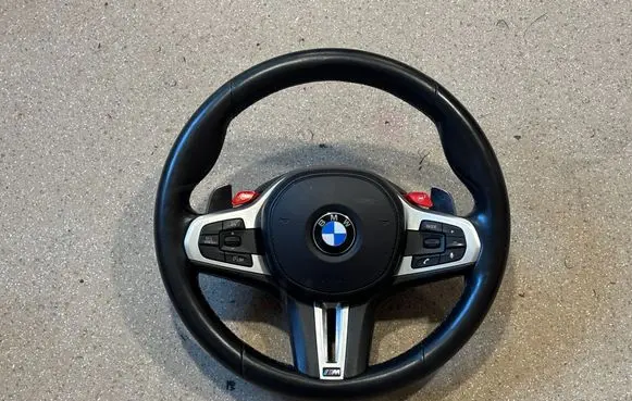 BMW M5 F90 Steering wheel