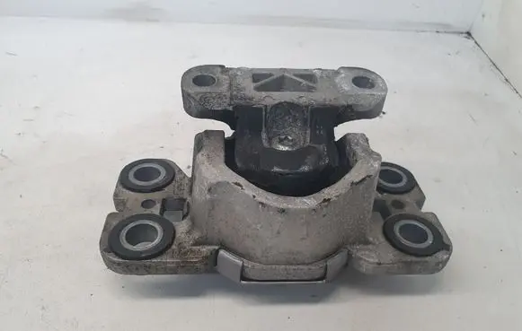 Volvo XC60 Engine mount bracket HL8070M08