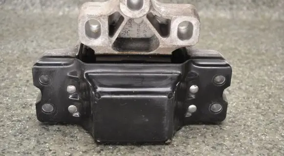Volkswagen Golf IV Engine mount bracket 1J0199555