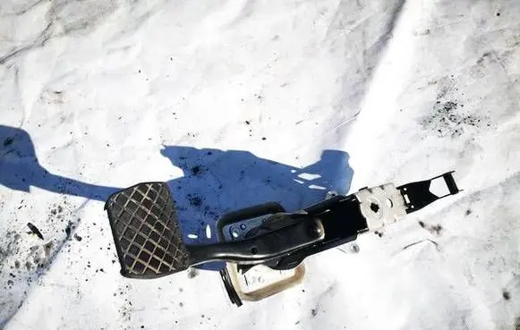 Volkswagen PASSAT B6 Brake pedal 1K1723057AD