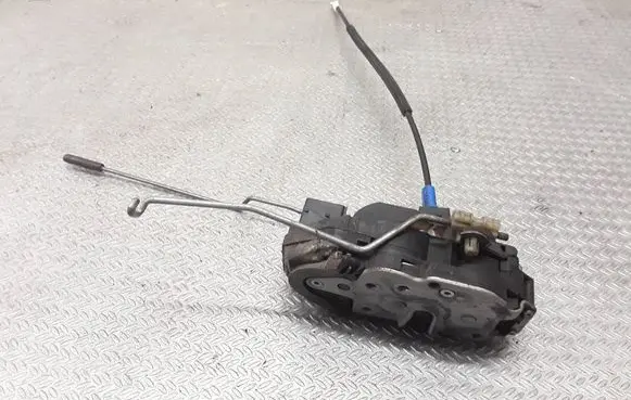 Opel Astra J Front door lock