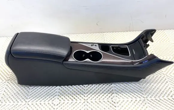 Infiniti Q50 Center console 