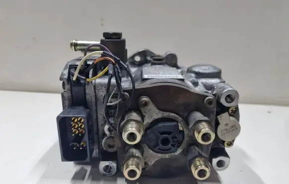 Fuel injection high pressure pump